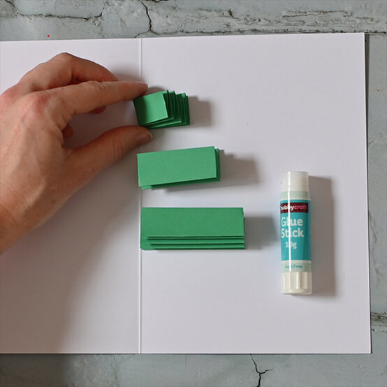 Idea_kids-christmas-cards-to-make_step7e.jpg?sw=554&q=85