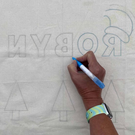 Idea_how-to-punch-needle-a-christmas-present-sack_step2.jpg?sw=554&q=85