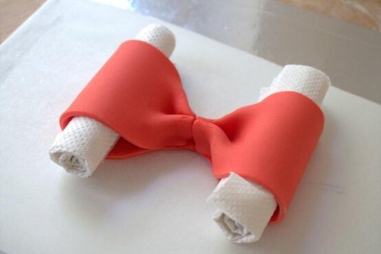 traditional-bow-cake-3.jpg?sw=554&q=85