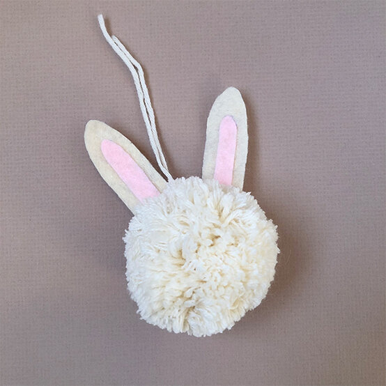 pom-pom-bunny-garland_step3.jpg?sw=554&q=85