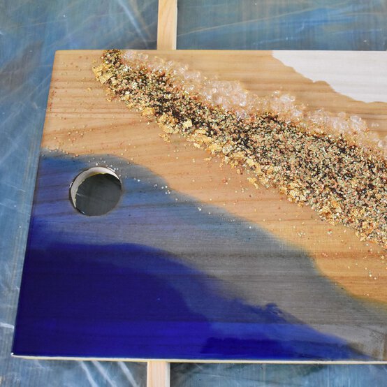 resin-cutting-board-step-5_4.jpg?sw=554&q=85