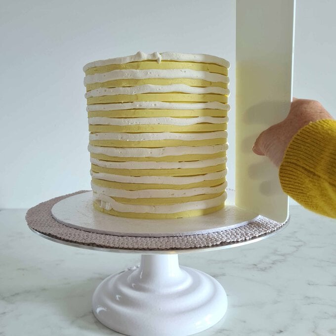 Idea_how-to-make-a-layered-easter-cake_step4c.jpg?sw=680&q=85