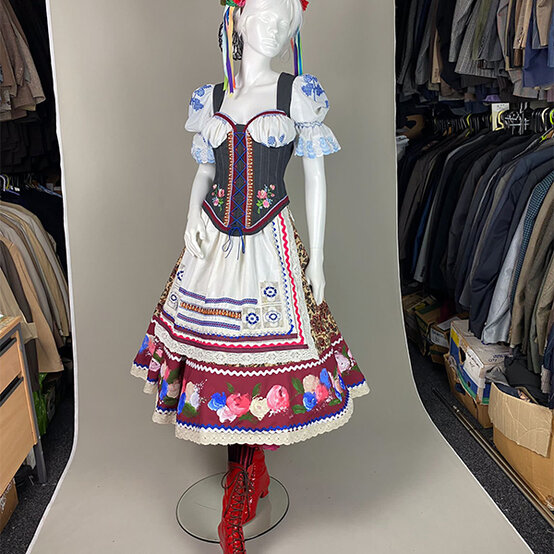 artisan-sophie-cartmell-transylvanian.jpg?sw=554&q=85