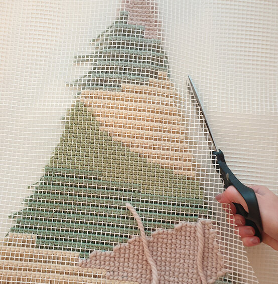 Idea_How-to-make-a-latch-hook-tree_Step-12.jpg?sw=554&q=85