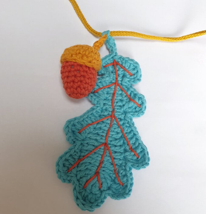 how-to-crochet-an-autumn-garland-9.jpg?sw=680&q=85