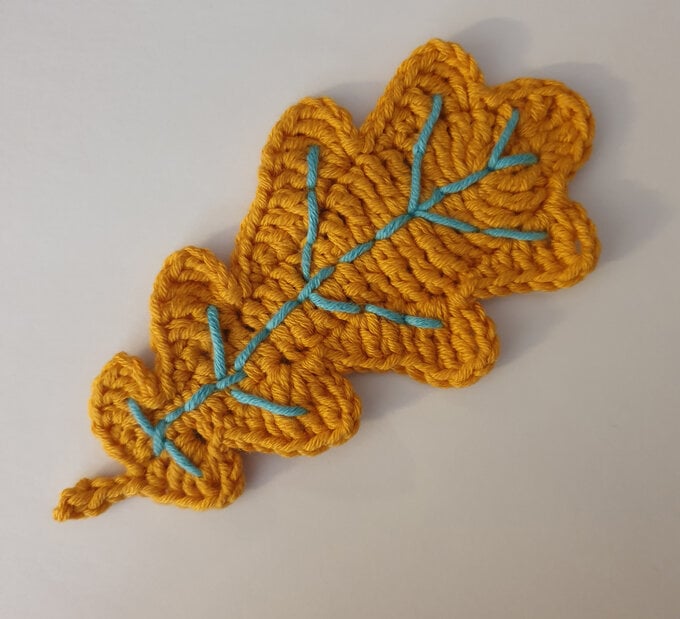 how-to-crochet-an-autumn-wreath-leaf-2.jpg?sw=680&q=85