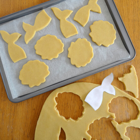 mermaid-biscuits_step1_edit.jpg?sw=554&q=85