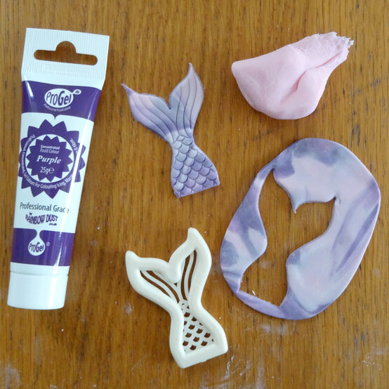 mermaid-cupcakes_step-1.jpg?sw=554&q=85