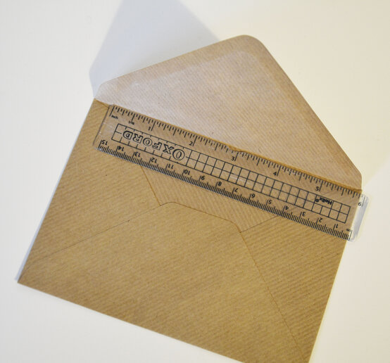 cricut_how_to_make_foiled_envelope_liners_step1.jpg?sw=554&q=85