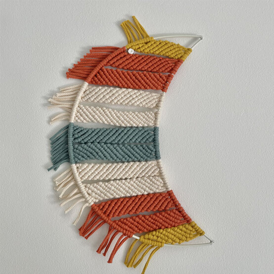 How%2Dto%2DMake%2Da%2DMacrame%2DFrame%5Fmoon%2Dstep13.jpg?sw=554&q=85