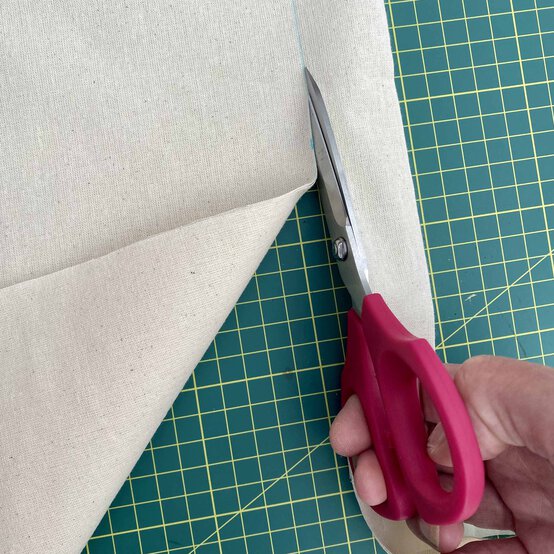 Idea_how-to-punch-needle-a-christmas-present-sack_step1.jpg?sw=554&q=85