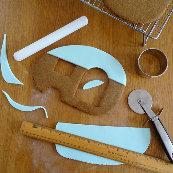 xmas-baking-lucy-caravan-cake20.jpg?sw=554&q=85