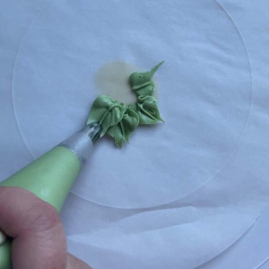 Idea_how-to-make-terrarium-cake-jars_step4c.jpg?sw=554&q=85