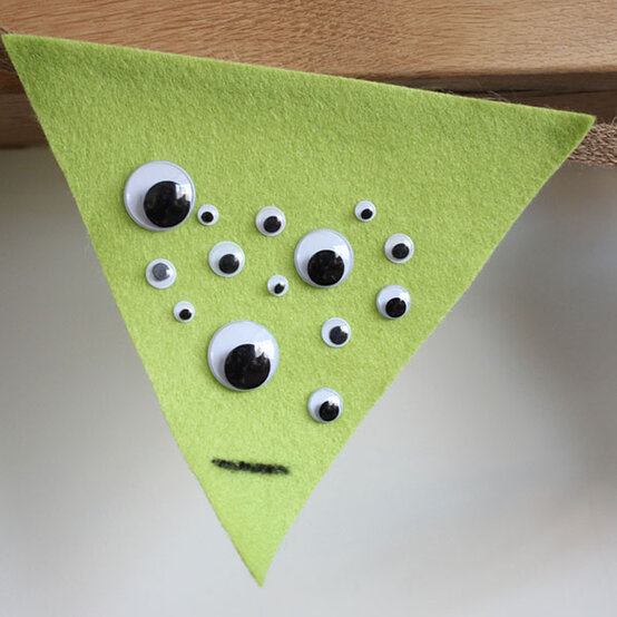 ideas%5Fhow%2Dto%2Dmake%2Dfelt%2Dhalloween%2Dbunting%5Fgoogly%2Deyed%2Dmonster.jpg?sw=554&q=85