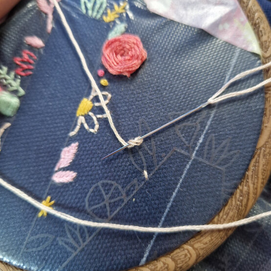 idea%5Fembroidered%2Dinitial%2Dbanner%5Fstep%2D14.jpg?sw=554&q=85