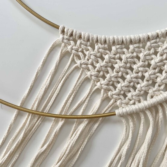 Idea_how-to-make-a-christmas-macrame-wreath_step10.jpg?sw=554&q=85