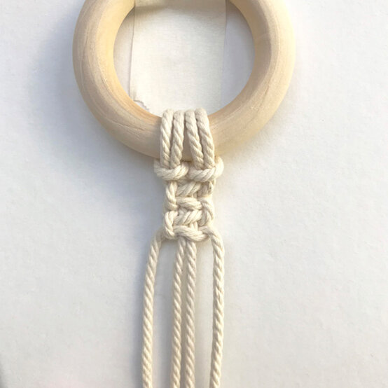 idea_macrame-medium-christmas-tree_step2.jpg?sw=554&q=85