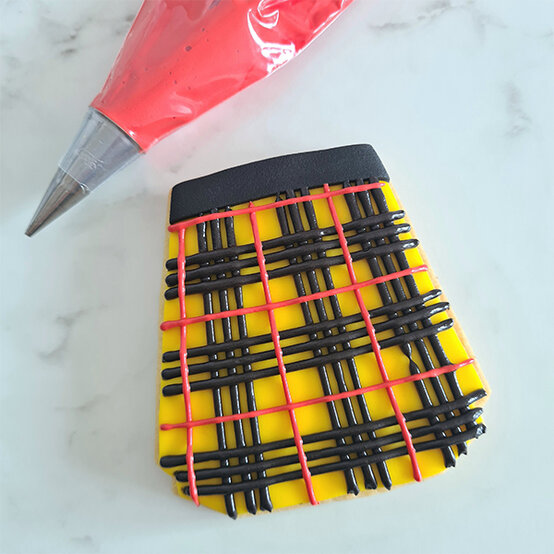 how-to-make-kilt-shortbread-biscuits_step-8c.jpg?sw=554&q=85