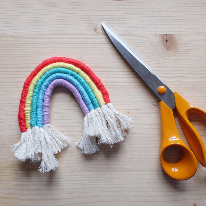 how_to_make_yarn-wrapped_rainbow_bunting_07.jpg?sw=680&q=85