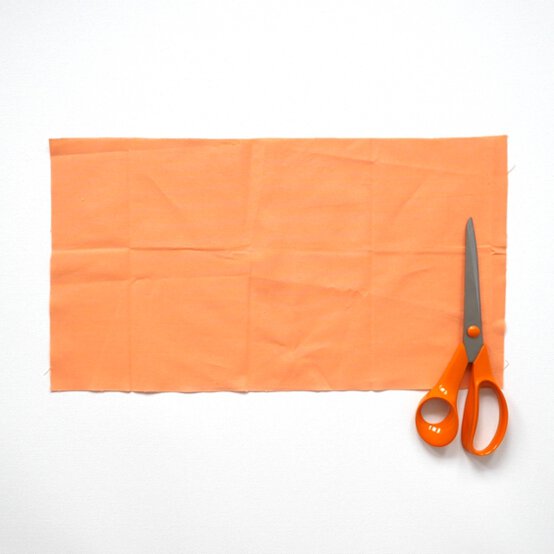 How%20to%20make%20a%20face%20mask%20Step%201.jpeg?sw=554&q=85