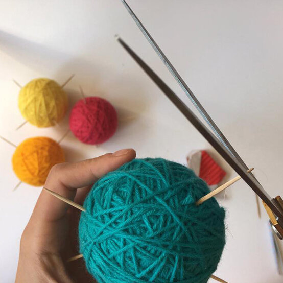 yarn-ball-baubles-8a.jpg?sw=554&q=85