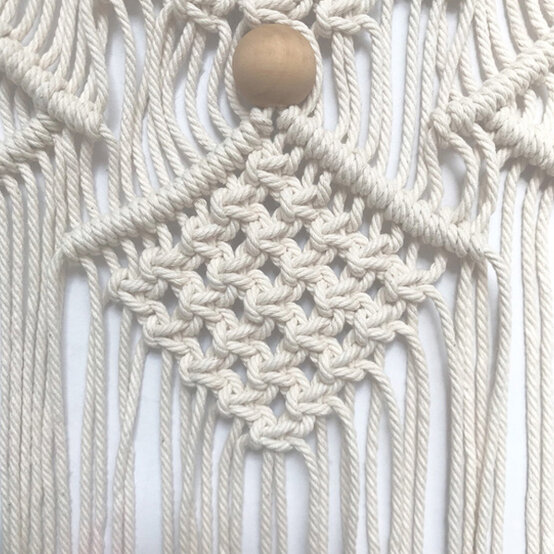 idea_macrame-large-christmas-tree_step32.jpg?sw=554&q=85