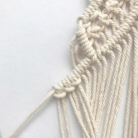 idea_macrame-large-christmas-tree_step20.jpg?sw=554&q=85