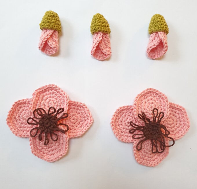 how_to_crochet_a_summer_garden_wreath_poppies.jpg?sw=680&q=85