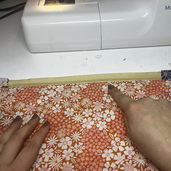 idea%5Fhow%2Dto%2Dsew%2Da%2Dquilted%2Dlaptop%2Dbag%5Fstep8c.jpg?sw=554&q=85