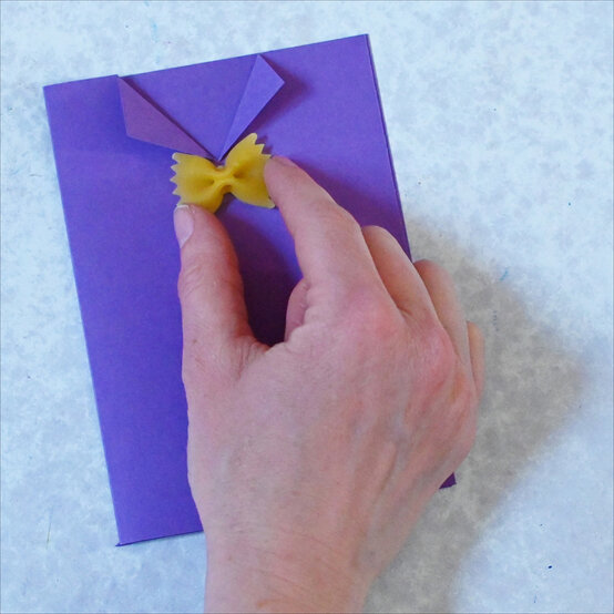 kids-fathers-day-cards-pasta-tie-card-step-1c.jpg?sw=554&q=85