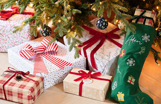 gift-guide-row4-xmas-giftwrap.jpg