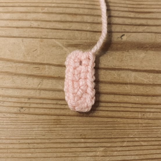 how-to-crochet-a-highland-cow_tongue.jpg?sw=554&q=85