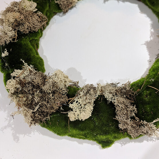 moss-spring-easter-wreath-4.jpg?sw=554&q=85