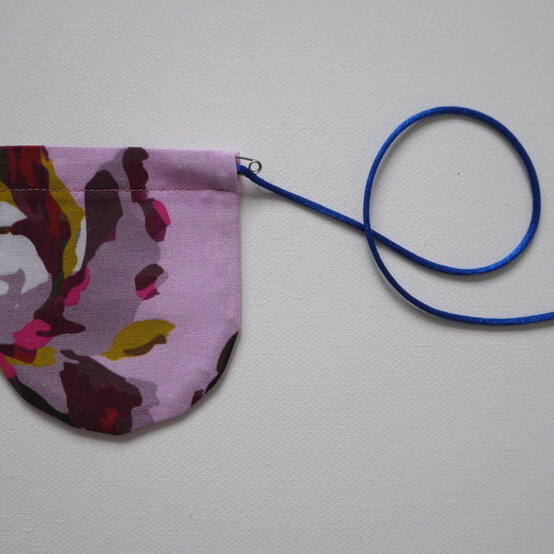 how_to_make_a_drawstring_coin_purse_step10.jpg?sw=554&q=85