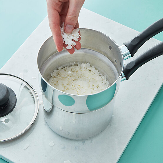 600x600_GSI_Candle_Making_Step2.jpg?sw=554&q=85