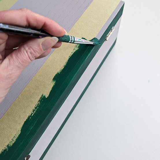 bridesmaid-memory-box_5b.jpg?sw=554&q=85