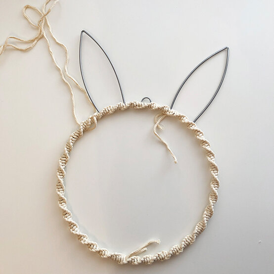 macrame-bunny-wreath-8a.jpg?sw=554&q=85