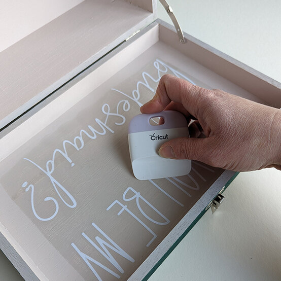 bridesmaid-memory-box_7c.jpg?sw=554&q=85