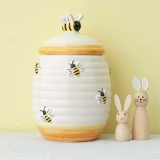 ceramic%2Dbee%2Djar%2D2026.jpg?sw=554&q=85