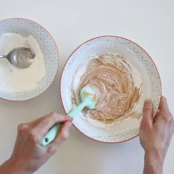 edible-slime-step-4_2.jpg?sw=554&q=85