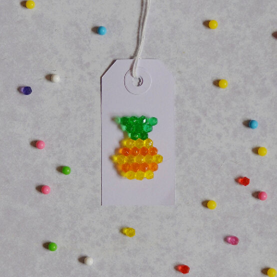 aquabeads-gift-tags_step1_1.jpg?sw=554&q=85