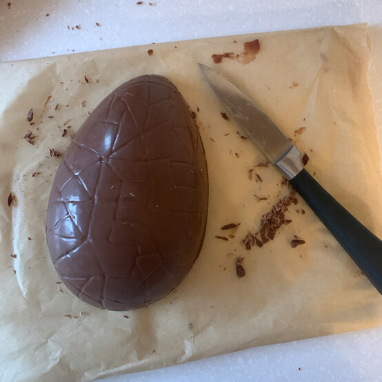 idea_how-to-make-a-chocolate-egg-cheesecake_step6a.jpg?sw=554&q=85