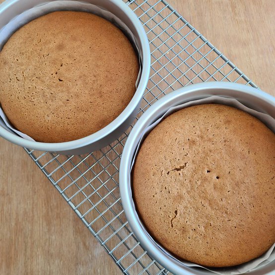 carrot-cake-step-2.jpg?sw=554&q=85