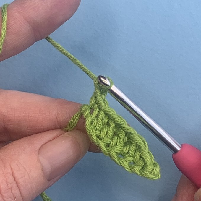 How-to-Crochet-Flowers_Leaf%201.JPEG?sw=680&q=85
