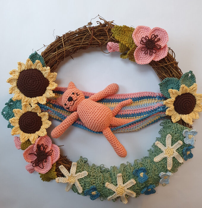 how_to_crochet_a_summer_garden_wreath_placement-8.jpg?sw=680&q=85