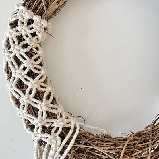 How-to-Make-a-Macrame-Wreath_Step%204.jpeg?sw=554&q=85