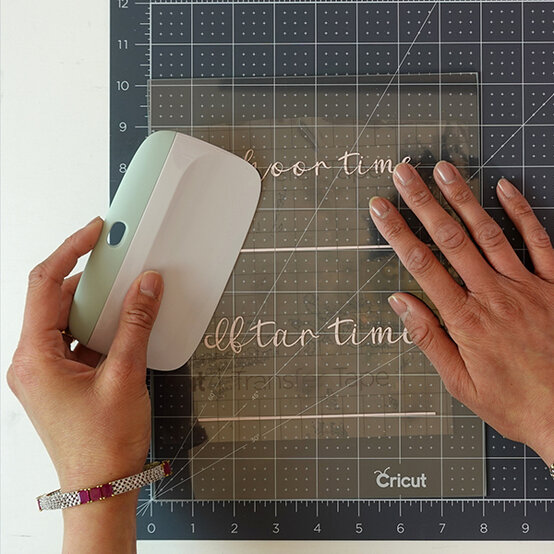 Cricut_How-to-Make-a-Ramadan-Fast-Timings-Calendar_step7a.jpg?sw=554&q=85
