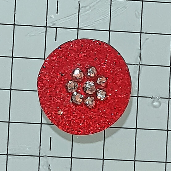 three-ways-to-make-handmade-christmas-gift-wrap_gift-box_sheet9.jpg?sw=554&q=85