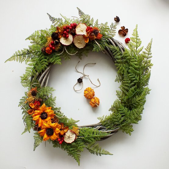 autumnal-wreath-step-3.jpg?sw=554&q=85