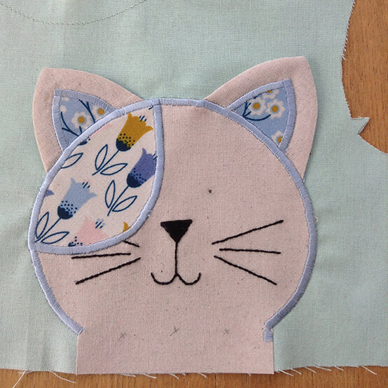 simplicity-pattern-cat-dress-bag-step4.jpg?sw=554&q=85